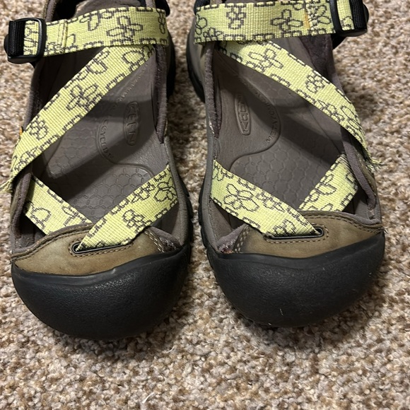KEEN Women’s shoes, Size 8.5 - Picture 6 of 9